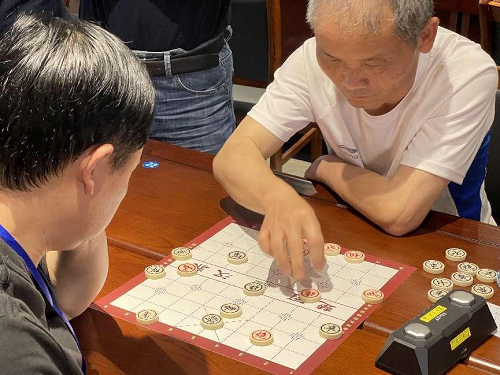 選手下棋.png